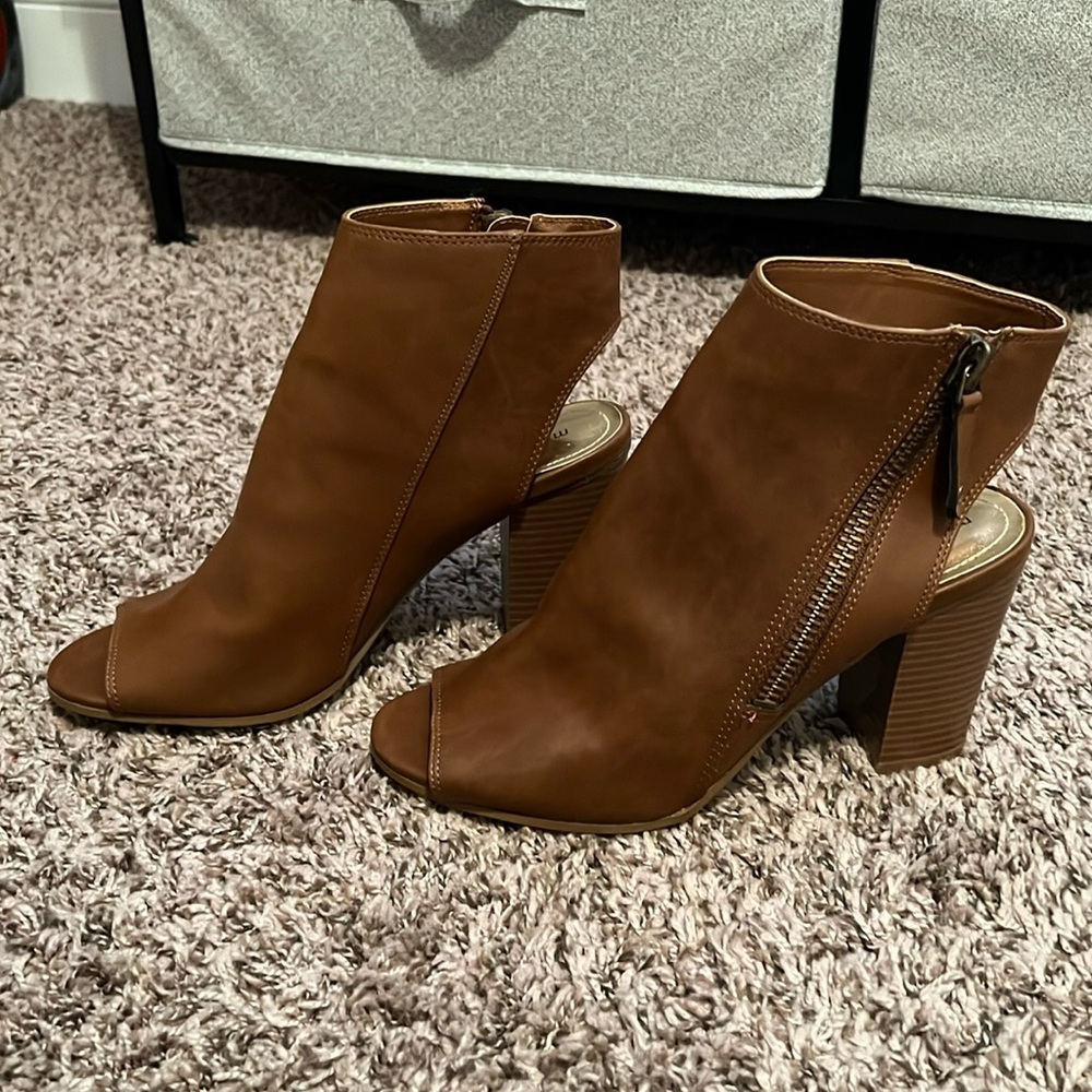 Heeled booties